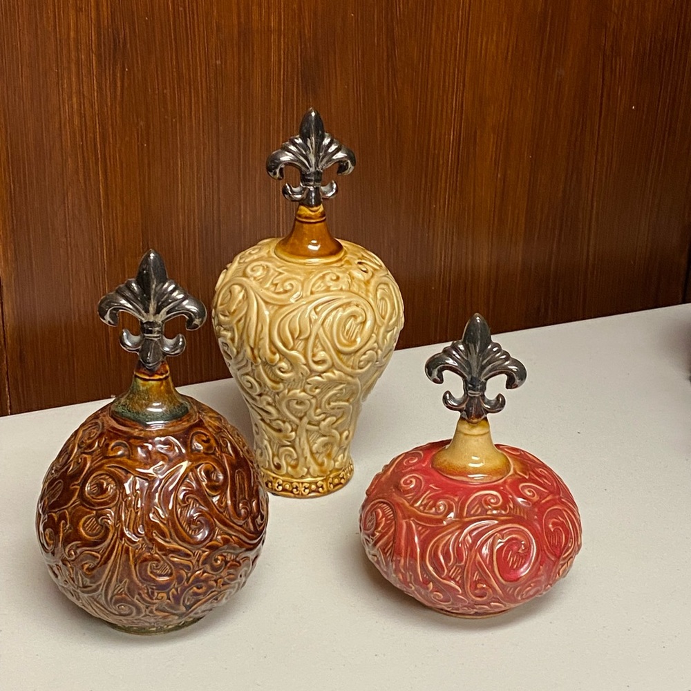 Home interiors Vintage fleur de lis contemporary table accents